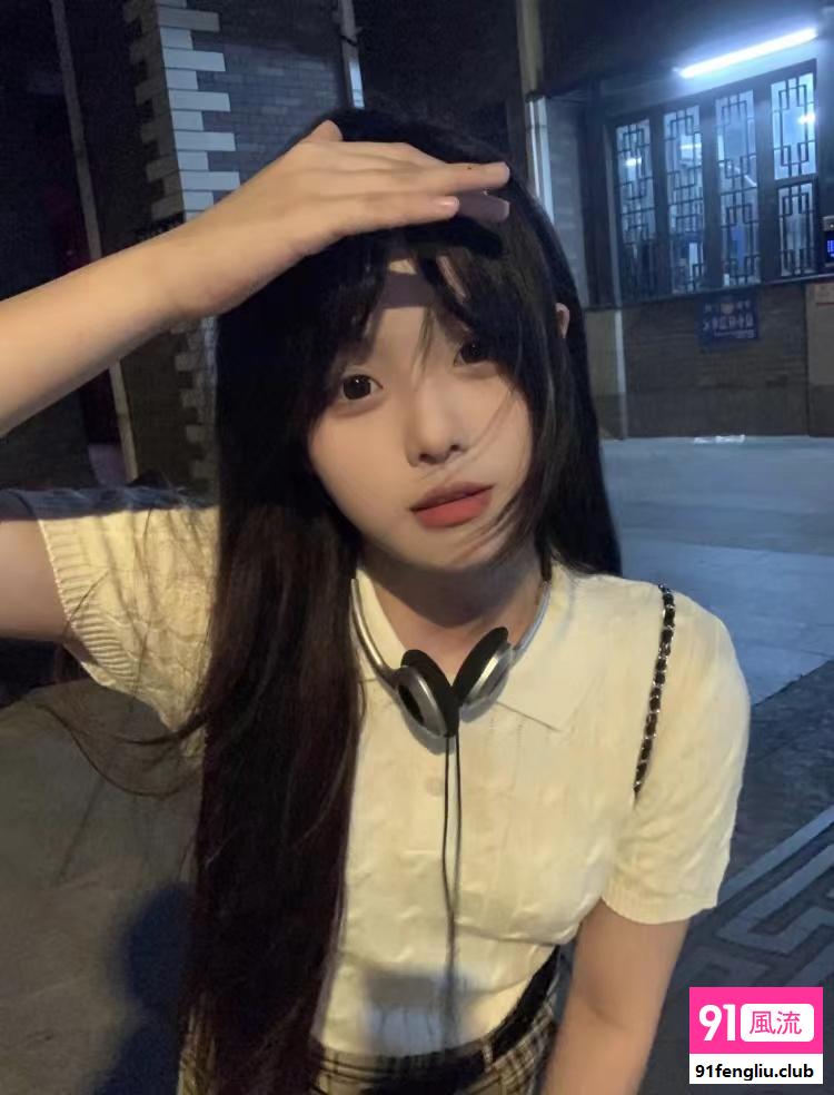 清纯小萝莉带楼兼职外出